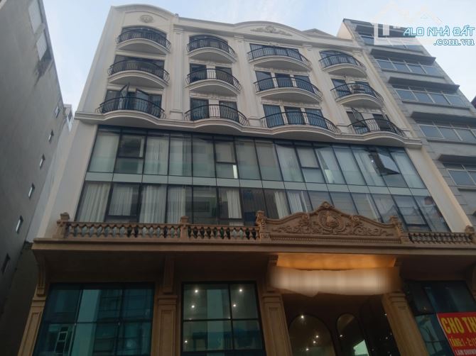 Bán tòa nhà văn phòng 9 tầng tại mặt phố Hoàng Cầu 230m2, mt 11m2, 2 thoáng, chỉ 116 tỷ.