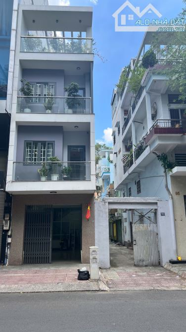 Nhà mặt tiền đường Trần Minh Quyền quận 10, DT: 4.3x19m - giá chỉ 2x tỷ