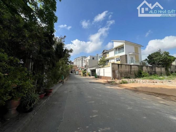 Bán 700m2 đất compound  giáp sông Quận 2 (nay là  TP. Thủ Đức), giá rẻ hơn thị trường 15%