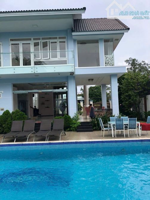 Bán biệt thự Dương Công Khi, Tân Hiệp, Hóc Môn: 20 x 34, giá 26 tỷ.