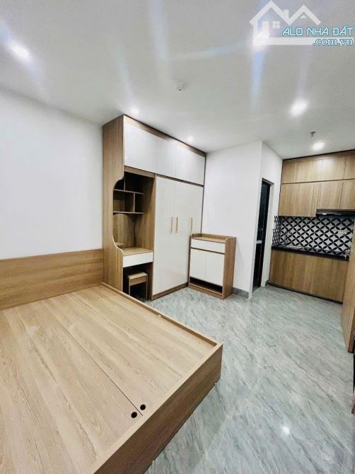 Tòa CHDV Trung Kính. 72m2, 5 tầng, 11 phòng to, cho bên T3 thầu 60tr/tháng, giá 14 tỷ
