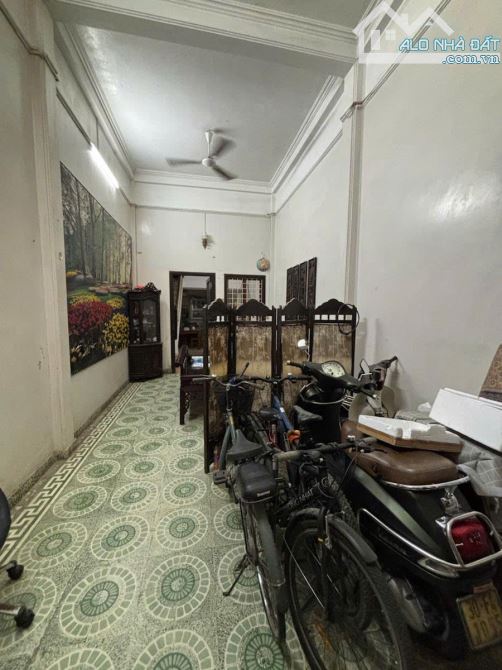 Bán gấp! Nhà mặt phố Vương Thừa Vũ, Thanh Xuân. 75m2, 5 tầng, KD đỉnh, giá 26.1 tỷ.