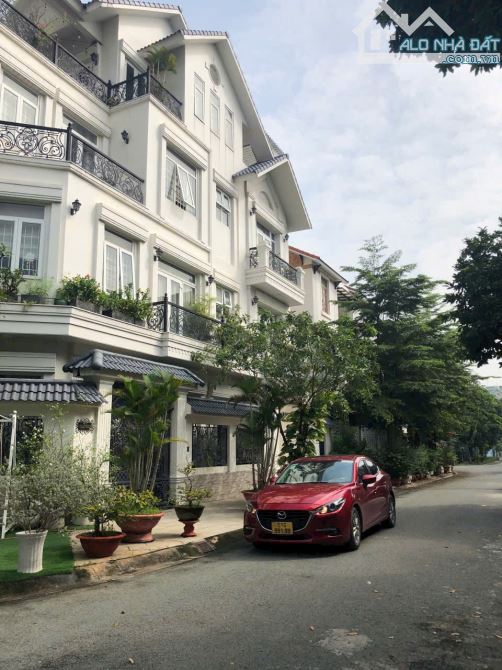 Bán nhà biệt thự Nam Kỳ Khởi Nghĩa. Q3. DT: 8*15m. KC: 3 tầng. 37 tỷ TL