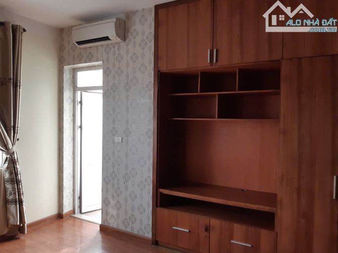 Cho thuê căn hộ 108m 2 phòng ngủ nội thất cơ bản tại 57 Vũ Trọng Phụng chỉ 12 tr/tháng
