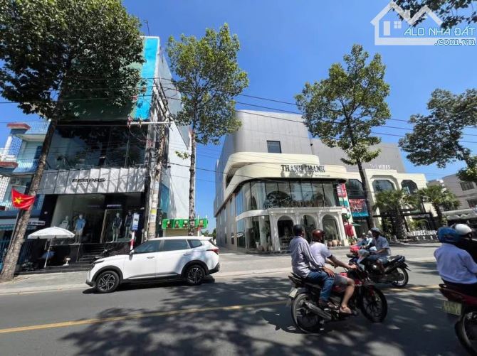 Nhà Mt Yesin -TDM : 1 hầm 4 lầu kinh doanh sầm uất , đang cho thuê 50tr