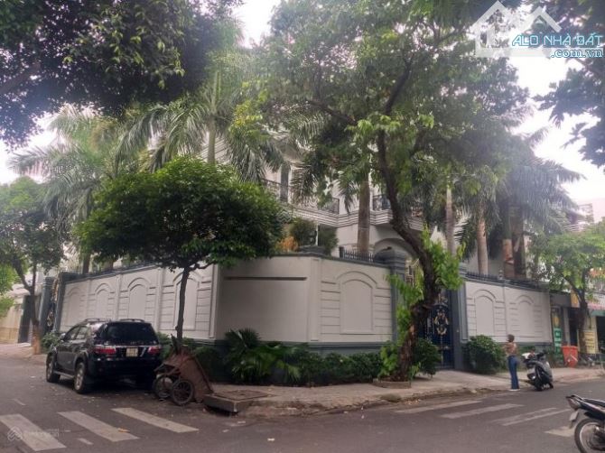Villa Sân Vườn Phong Cách Nhiệt Đới 40x20M- Hầm 4 Tầng Đối Diện Công Viên Cây Xanh