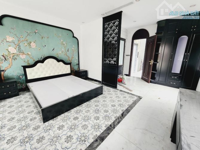 Vị trí đắc địa, Lô góc 80m2, Mặt phố Hoàng Sâm, Cầu Giấy, MT 18m, giá chào bán 42.7 tỷ.