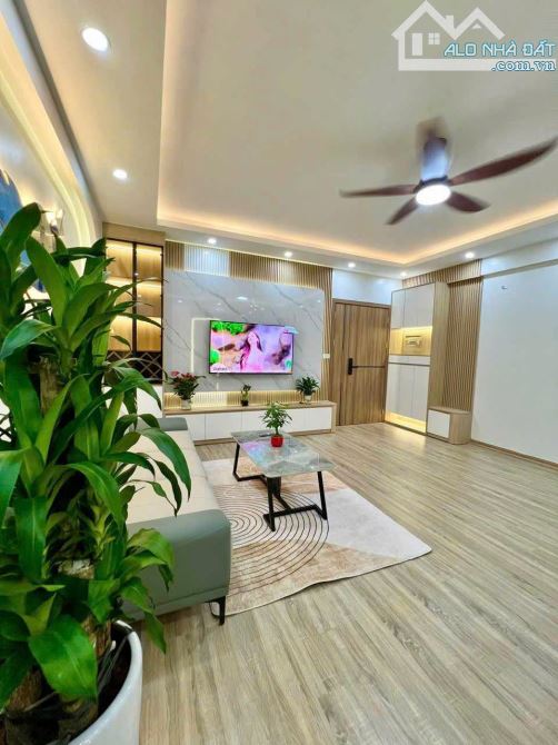Bán căn hộ tòa Nơ 5 Pháp Vân, sổ đỏ, 82.3m2, 3 ngủ, giá chỉ 4 tỷ mấy chục