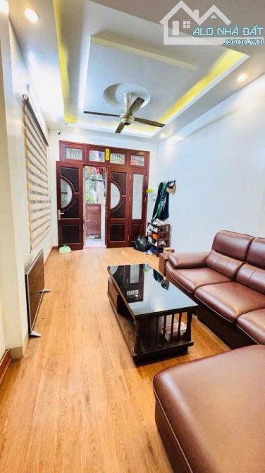 Bán nhà phố Bùi Xương Trạch 40m2*4T, Ngõ thông, Kinh Doanh, Gần phố