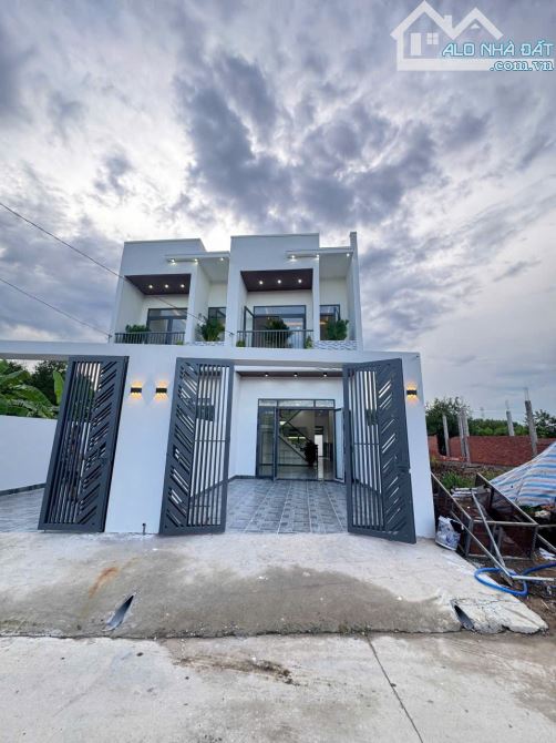 Bán nhà lầu 102m2, sổ riêng, Bình Lợi, Vĩnh Cửu, Đồng Nai, 2.15 tỷ