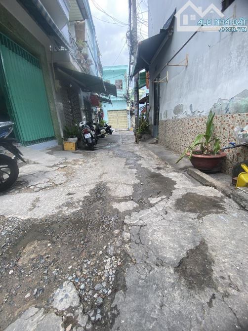 Bán nhà ngay Nguyễn Sơn, BHHA, Bình Tân 7.7m² - 2 tầng, chỉ 770 triệu.