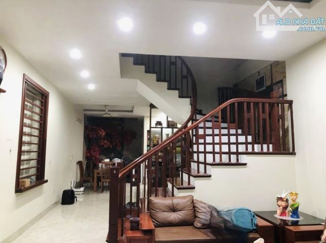Nhà đẹp Ô Cách LB, 112X4T, ngõ thẳng, gần phố, ô tô, sổ vuông đẹp, giá tốt 15.3 tỷ.