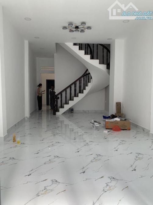 CHỦ GẤP BÁN NHÀ 3 LẦU TRƯỜNG CHINH NGÃ TƯ 7 HIỀN– VỪA Ở VỪA KINH DOANH