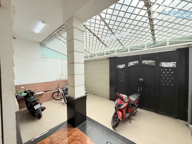 Biệt thự đẹp mặt tiền Trung Lang,7.6m x 24m,3 lầu, 8 phòng ngủ,giá 26 tỷ thương lượng
