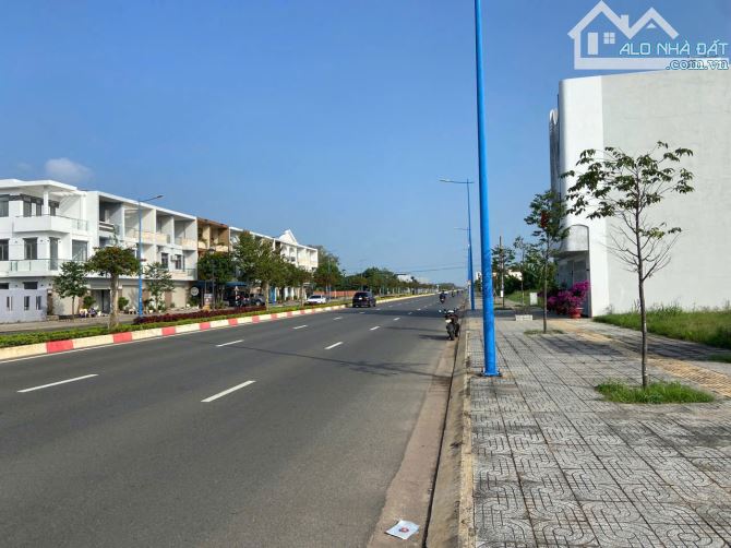Mặt tiền 3/2 TĐC Phước HưngTây.-Tp Bà Rịa  DT: 5x18 tổng 90m2