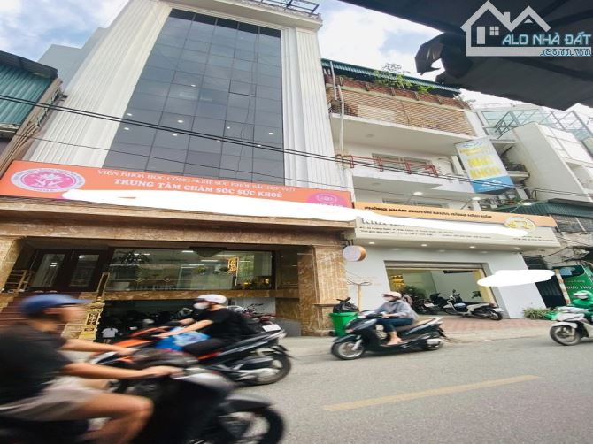 Bán gấp! Nhà mặt phố Quan Nhân, căn góc, mặt tiền đẹp, kinh doanh tốt 72m*5T