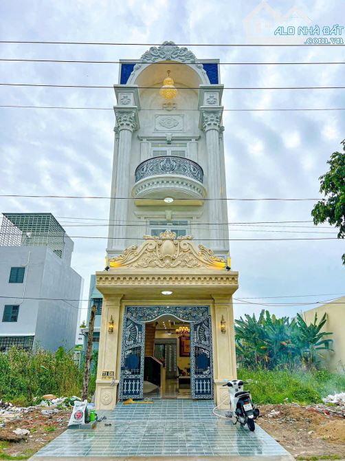 Nhà 2 lầu phong cách tân cổ điển sang trọng đường D1 KDC Hồng Loan, Cần thơ
