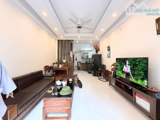 Mai Động- Nhà mới đẹp- Ngõ rộng thoáng- Full nội thất - Vài bước ra phố- 37m2- 5 tầng