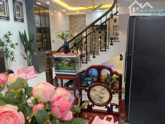 Bán Nhà Thượng Thanh, Long Biên 4T, 56m2 giá 10,38 tỷ ( ô tô đỗ cửa)