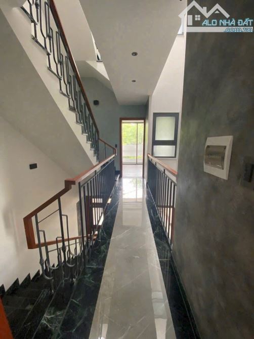 Bán Nhà 4 Tầng Sân Thượng ,DT 82m2, - Mặt Tiền Đường 8M,800m ra 3 trường Đại Học, GSmetro. - 10