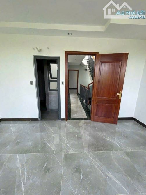 Bán Nhà 4 Tầng Sân Thượng ,DT 82m2, - Mặt Tiền Đường 8M,800m ra 3 trường Đại Học, GSmetro. - 11