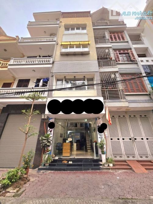 Nhà đẹp ở luôn Hoàng Quốc Việt Cầu Giấy Sổ vuông 55m 5 tầng, MT4m Giá 25 tỷ Ngõ 2 ô tô tải - 1