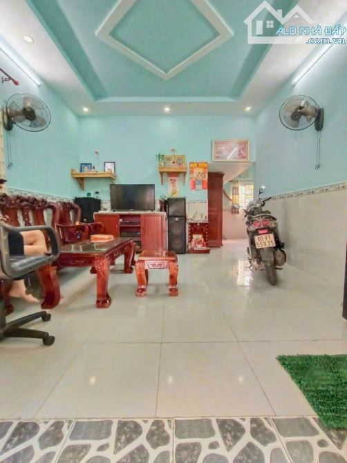 CHỦ GỞI BÁN NHÀ CẤP 4 CÓ GÁC P.BỬU HÒA NGAY CHÂN CẦU BỬU HÒA, 56M2, SỔ RIÊNG, THỔ CƯ 100%, - 1