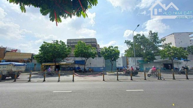 Cho thuê đất dài hạn 1000m2 góc 2 mặt tiền đường Luỹ Bán Bích, Q. Tân Phú, khu sầm uất - 1