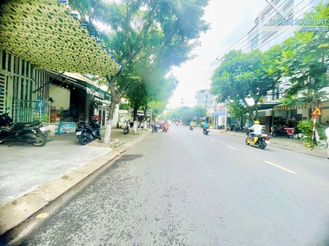 Bân Lô Góc Mặt Tiền Nguyễn Đức Trung - Nhà 3 Tầng - 133m2 - MT 9m2 - Cho Thuê 30Trieu . - 1