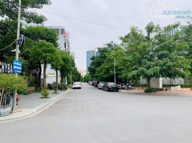 DUY NHẤT - LÔ ĐẤT MẶT VƯỜN HOA SAU QUẬN UỶ HỒNG BÀNG - 1