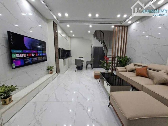 Siêu Phẩm Giá Tốt Phố Trạm 38m2 5T, MT5m Ô Tô Cạnh Nhà, Full Nội Thất Chỉ 7.x Tỷ - 1