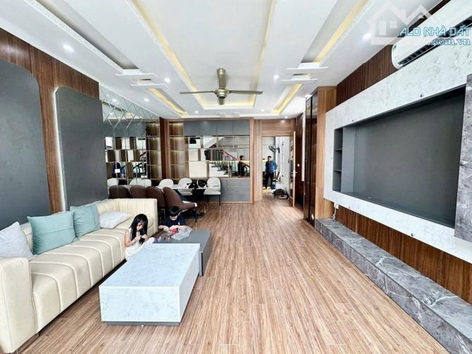 Bán Nhà Thạch Bàn 55m2-hơn 11 tỷ-5 tầng-Mt 4.6m-LÔ GÓC-Ô TÔ TRÁNH-KINH DOANH-FULL NỘI THẤT - 1