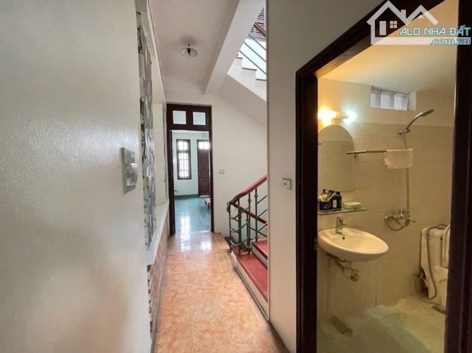 BÁN NHÀ GIA QUẤT – Ô TÔ TRÁNH – DÂN XÂY - Ở NGAY – 70M2 CHỈ 14,1TỶ - 1