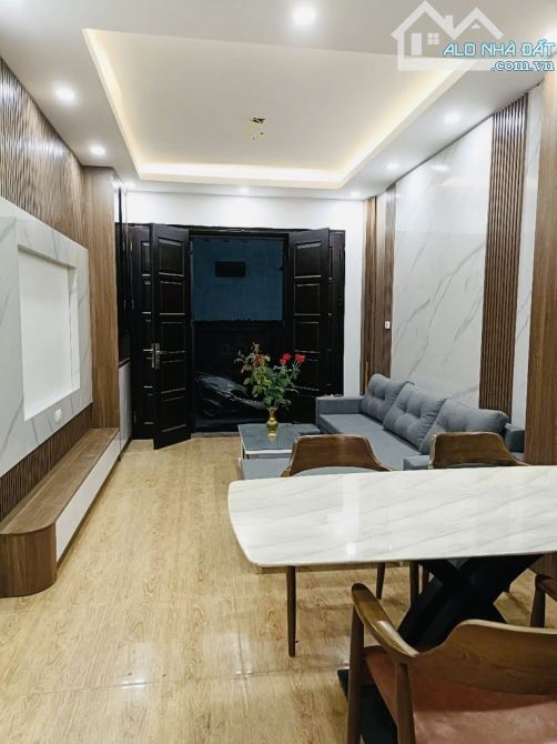 NHÀ ĐẸP - NGỌC THUỴ - Ô TÔ ĐỖ TẬN CỬA - 1