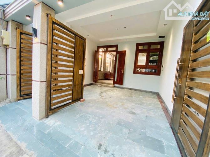 Bán Nhà 4 Tầng Sân Thượng ,DT 82m2, - Mặt Tiền Đường 8M,800m ra 3 trường Đại Học, GSmetro. - 1