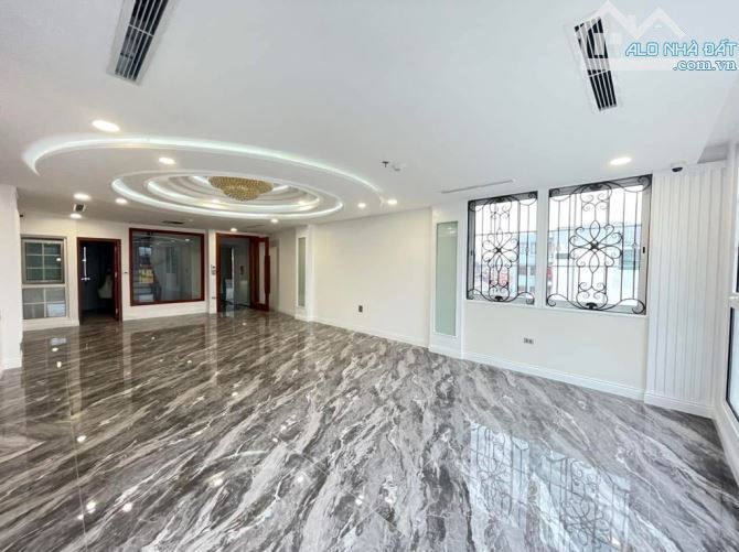 Bán nhà mặt phố Đại La căn góc 2 mặt tiền 1 mặt phố 1 mặt ngõ vỉ hè 2 bên vị trí đắc địa D