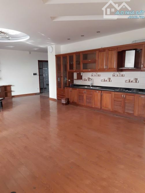 Cho thuê căn hộ 108m 2 phòng ngủ nội thất cơ bản tại 57 Vũ Trọng Phụng chỉ 12 tr/tháng - 1