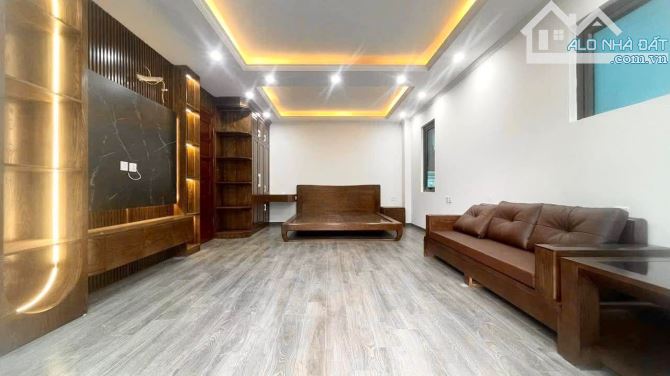 BÁN NHÀ CÙ CHÍNH LAN – PHÂN LÔ – Ô TÔ – THANG MÁY – KD TỐT - 1