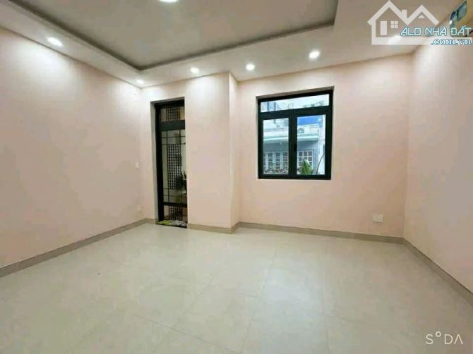 Nhà 3 tầng bán gấp đường 393 Phường Phước Long B giá 7.6 tỷ HXH 7 chỗ - 1