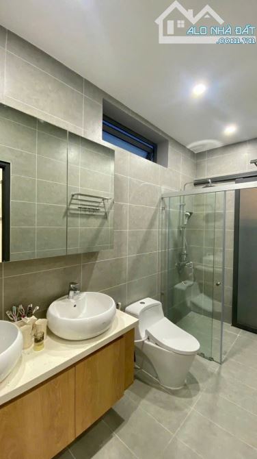 Mặt tiền 6 lầu đường Lê Hồng Phong- Nguyễn Trãi (4.2x19m)  Giá: 38 Tỷ. - 1