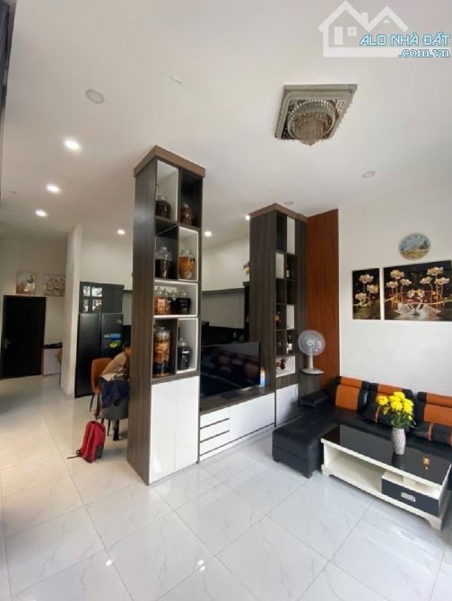 Cạnh SVD Phú Thọ - 45m2 ngang 4,2m - 4 tầng - 1 căn ra đường xe hơi nhựa thông - 1