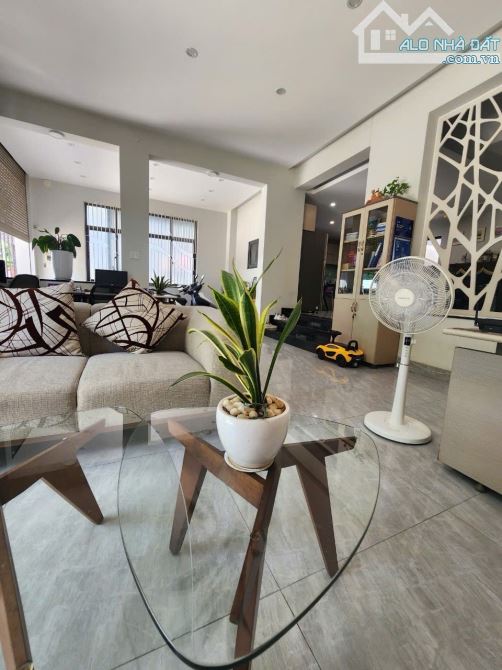 CHÍNH CHỦ BÁN GẤP CĂN VILLA BIỂN MỸ KHÊ 160M2 NGANG 10M NGAY KHU PHỐ TÂY. GỌI HƯƠNG. - 1