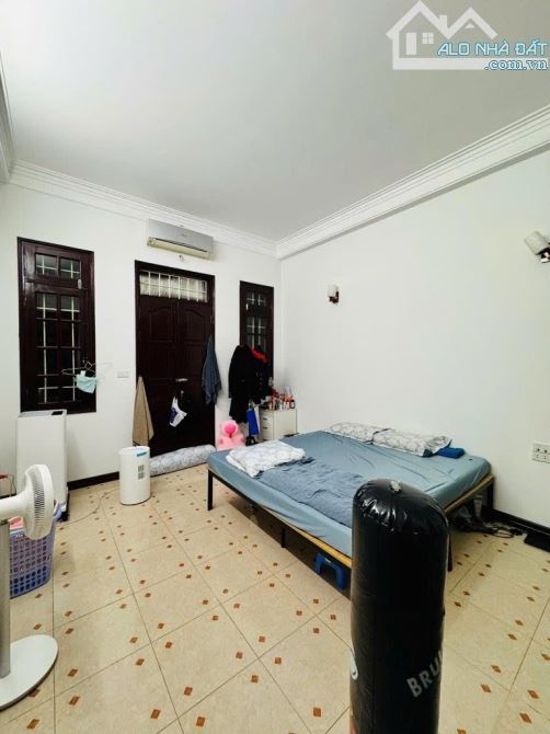 Hộ khẩu Cầu giấy 63m 5 tầng mt 4m 19.3 tỷ nhà phân lô ô tô vào nhà. - 1