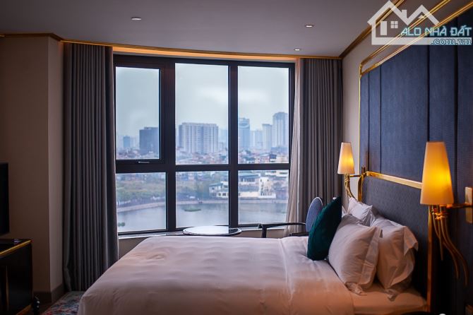 Khách sạn 3 sao 54 phòng- 2 mặt tiền- view công viên lê văn tám- giá: 1,1 tỷ/th - 1