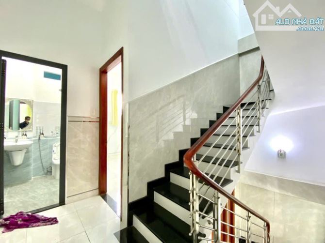 NHÀ ĐẸP 4 TẦNG HXH KHU PHÂN LÔ ĐỒNG BỘ HT 13 Q. 12- 53m2 (5x11) 4PN chỉ hơn 5tỷ

◾️g - 2