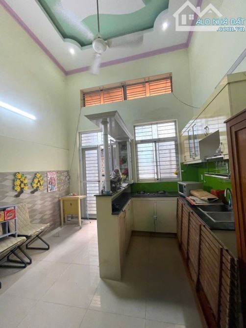 TÂN PHÚ - ĐƯỜNG KHUÔNG VIỆT - HẺM XE TẢI - 42m²  ( 4.1 x 10.2m ) 4TẦNG - 3PN,3WC - 5.7 TỶ - 2