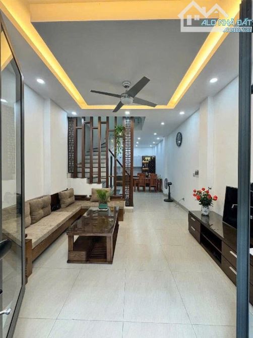 BÁN NHÀ 12 tỷ NGUYỄN VĂN CỪ 50m NGÕ Ô TÔ,GARA KHU VÍP LONG BIÊN HÀ NỘI - 2