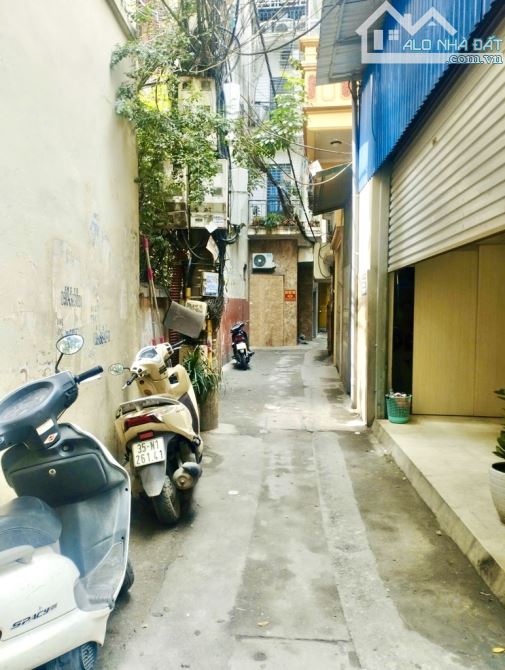 🏡 Bán nhà HÀO NAM, 61m2, lô góc, ô tô vào nhà. Giá chào 16.3 tỷ TL - 2