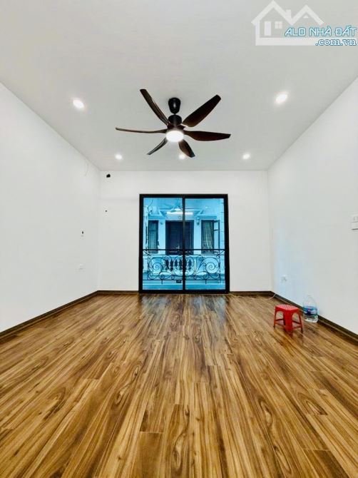 Bán nhà Nguyễn Khang, Cầu Giấy, Ô tô đỗ cửa, nhà mới ở ngay, dt38m, mt4m, 10,8 tỷ. - 2