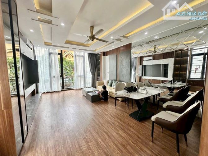 Bán Nhà Thạch Bàn 55m2-hơn 11 tỷ-5 tầng-Mt 4.6m-LÔ GÓC-Ô TÔ TRÁNH-KINH DOANH-FULL NỘI THẤT - 2